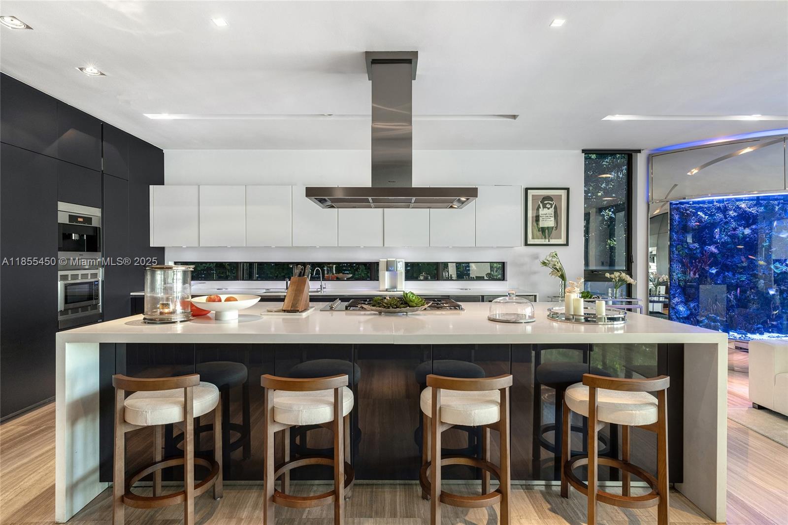 528 Lakeview Ct Miami Beach, FL 33140