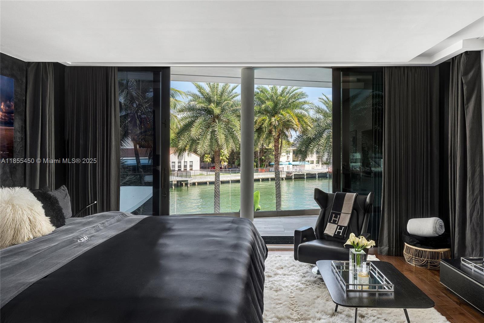 528 Lakeview Ct Miami Beach, FL 33140