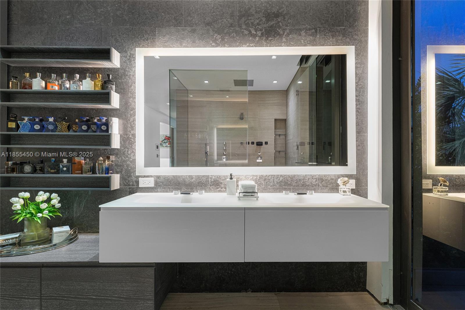 528 Lakeview Ct Miami Beach, FL 33140