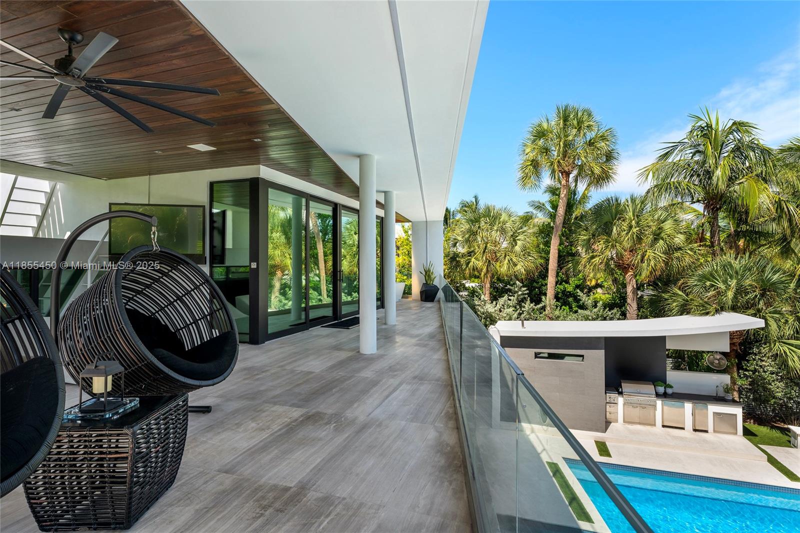 528 Lakeview Ct Miami Beach, FL 33140