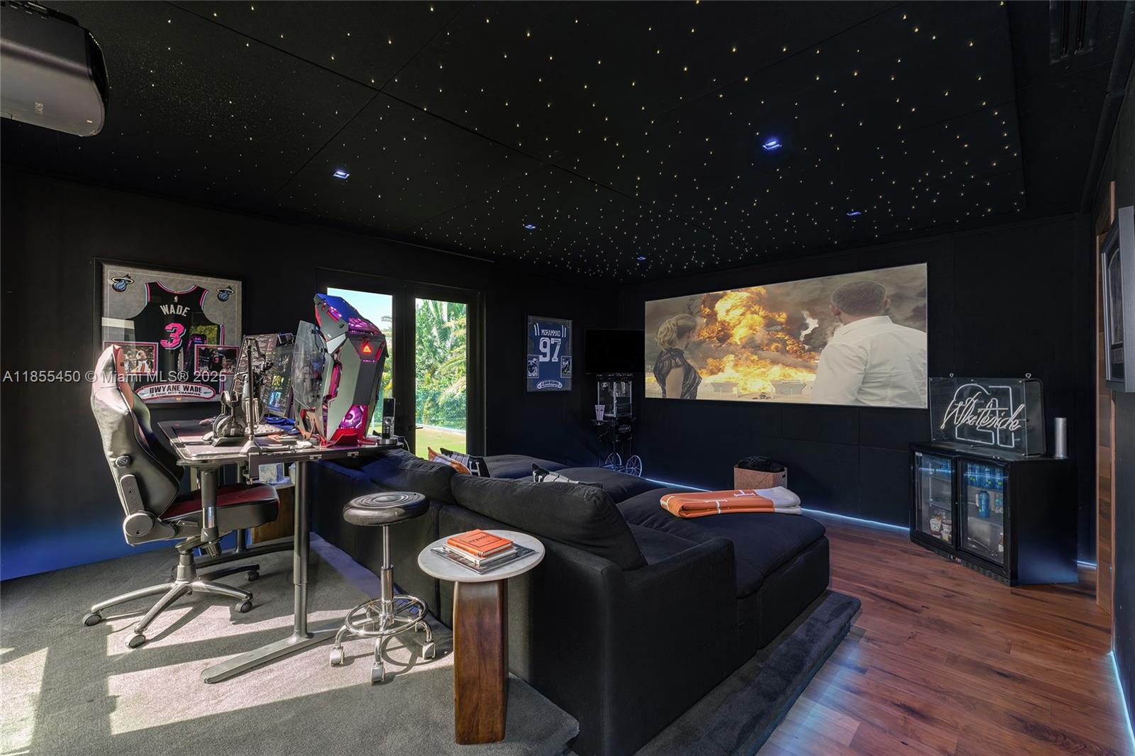 528 Lakeview Ct Miami Beach, FL 33140