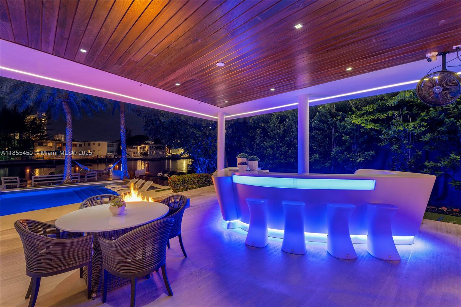 528 Lakeview Ct Miami Beach, FL 33140