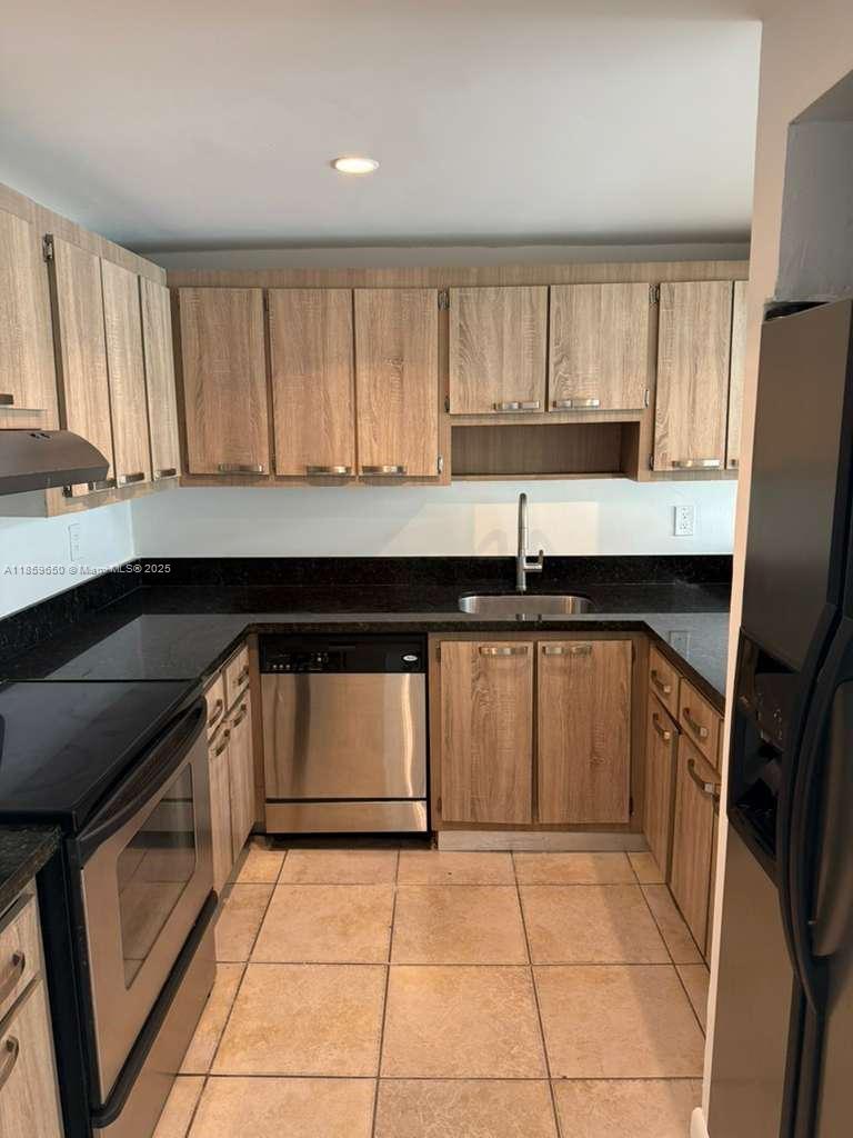 6930 Miami Gdns Dr #1-115