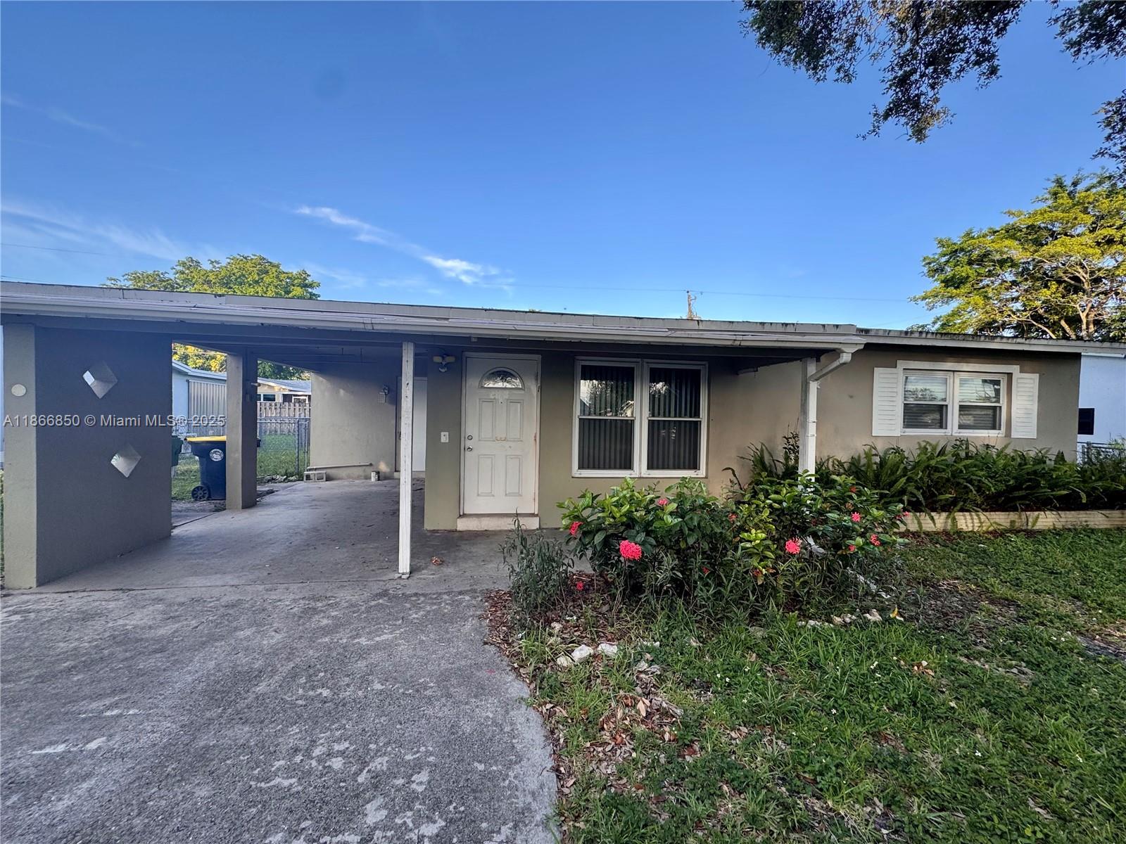 4720 SW 25th Ter