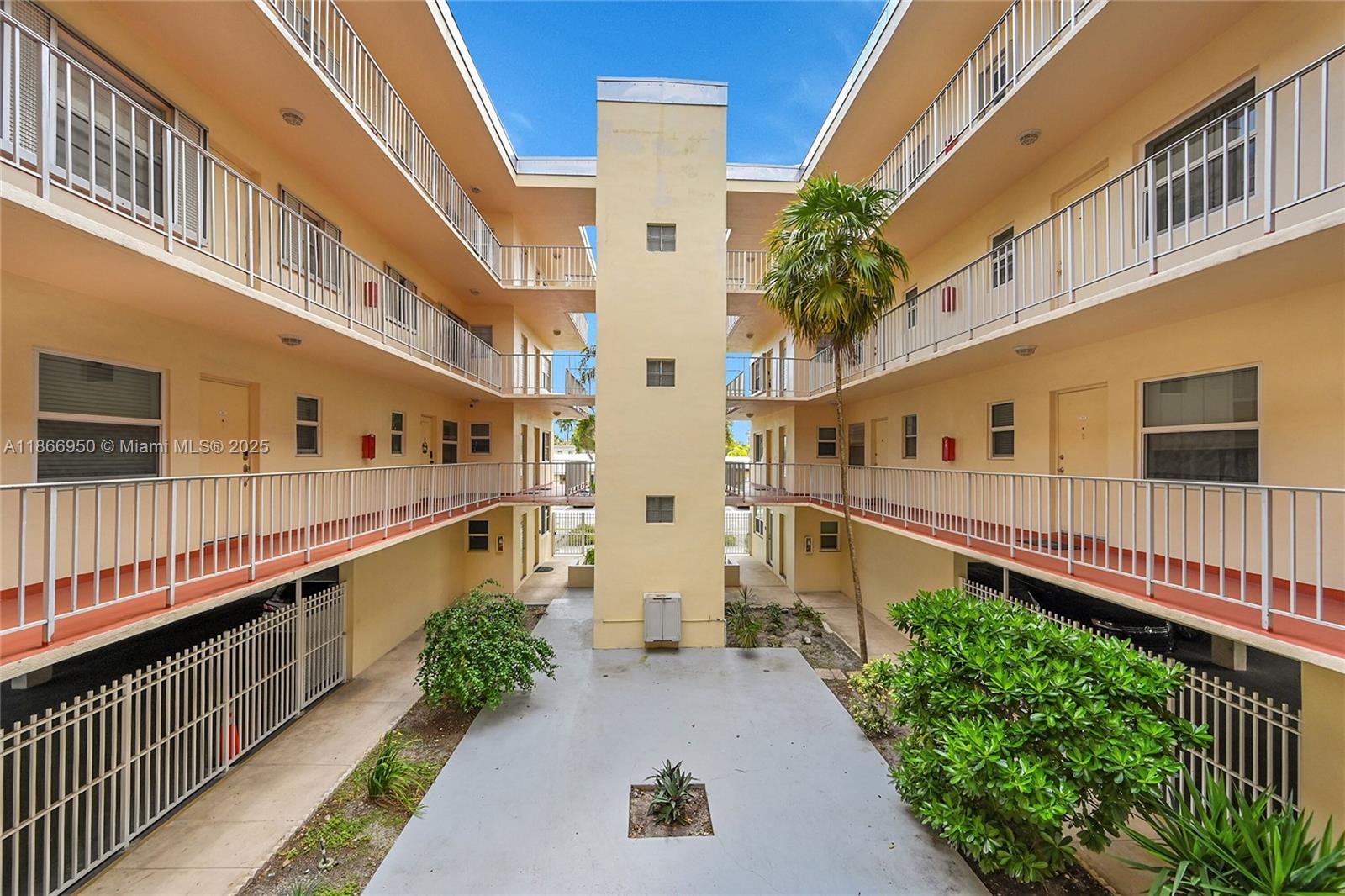 1747 Rodman St #207