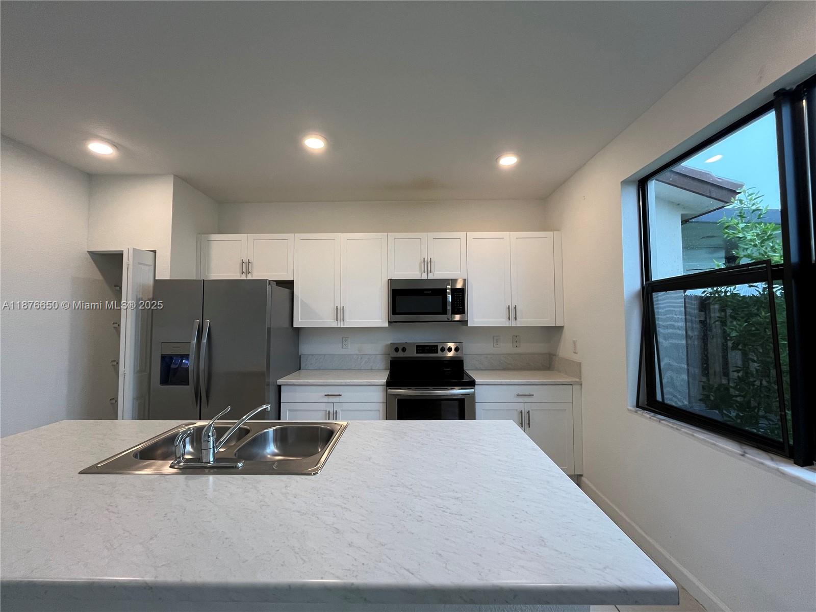 10247 SW 231st Ln Miami, FL 33190