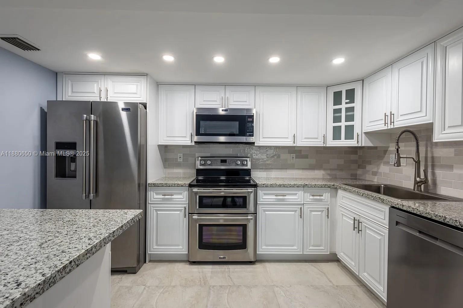 20350 W Country Clb Dr #PH24-4