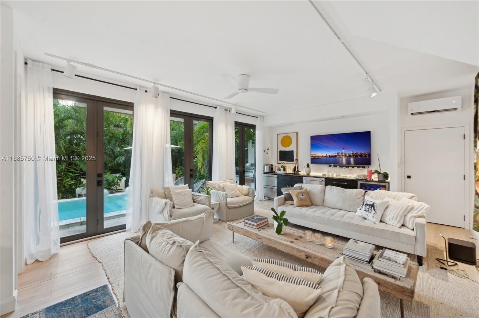 135 NE 45th St Miami, FL 33137