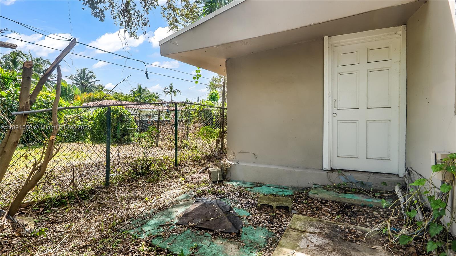 2100 SW 25th St Miami, FL 33133