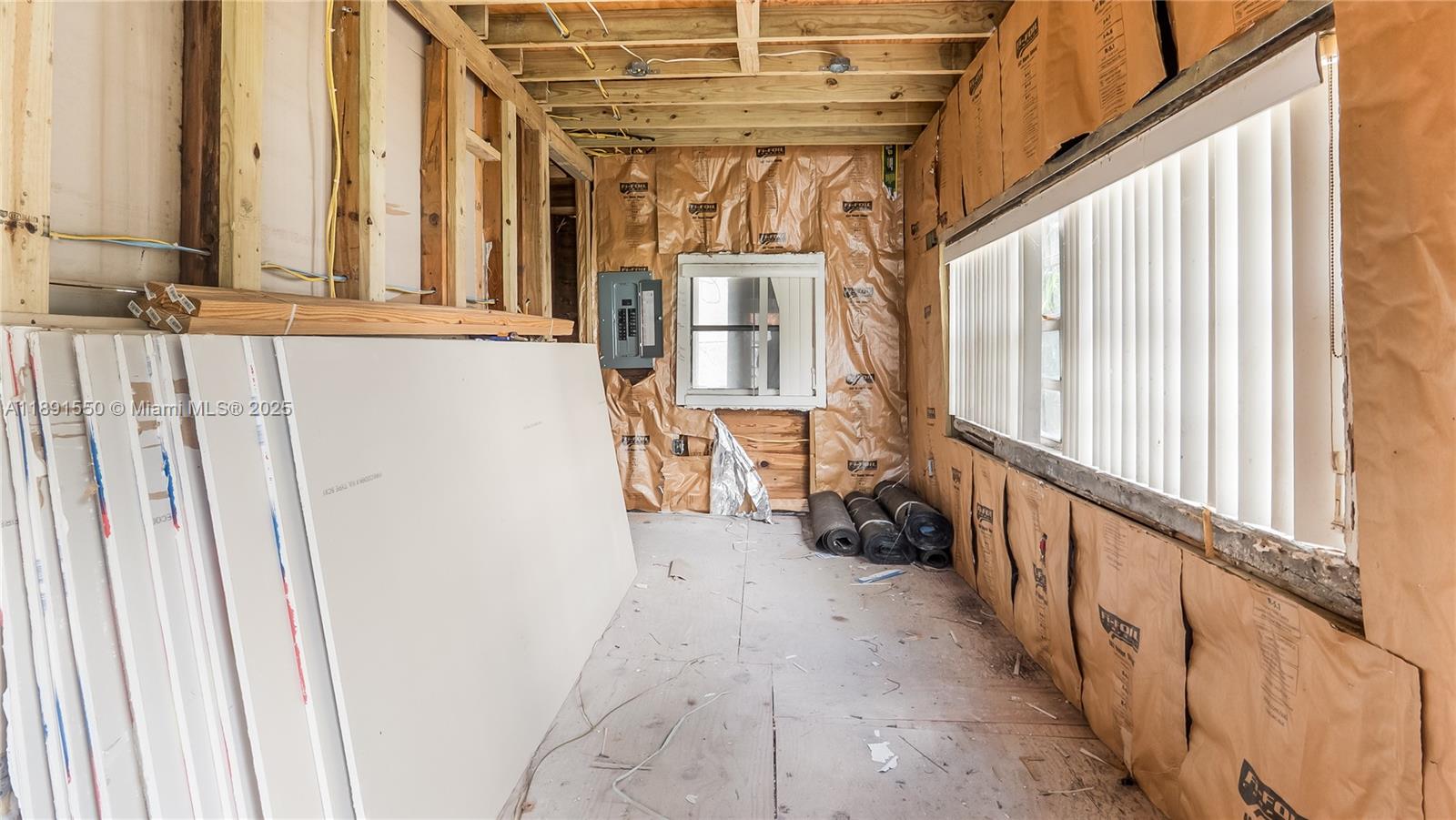 2100 SW 25th St Miami, FL 33133