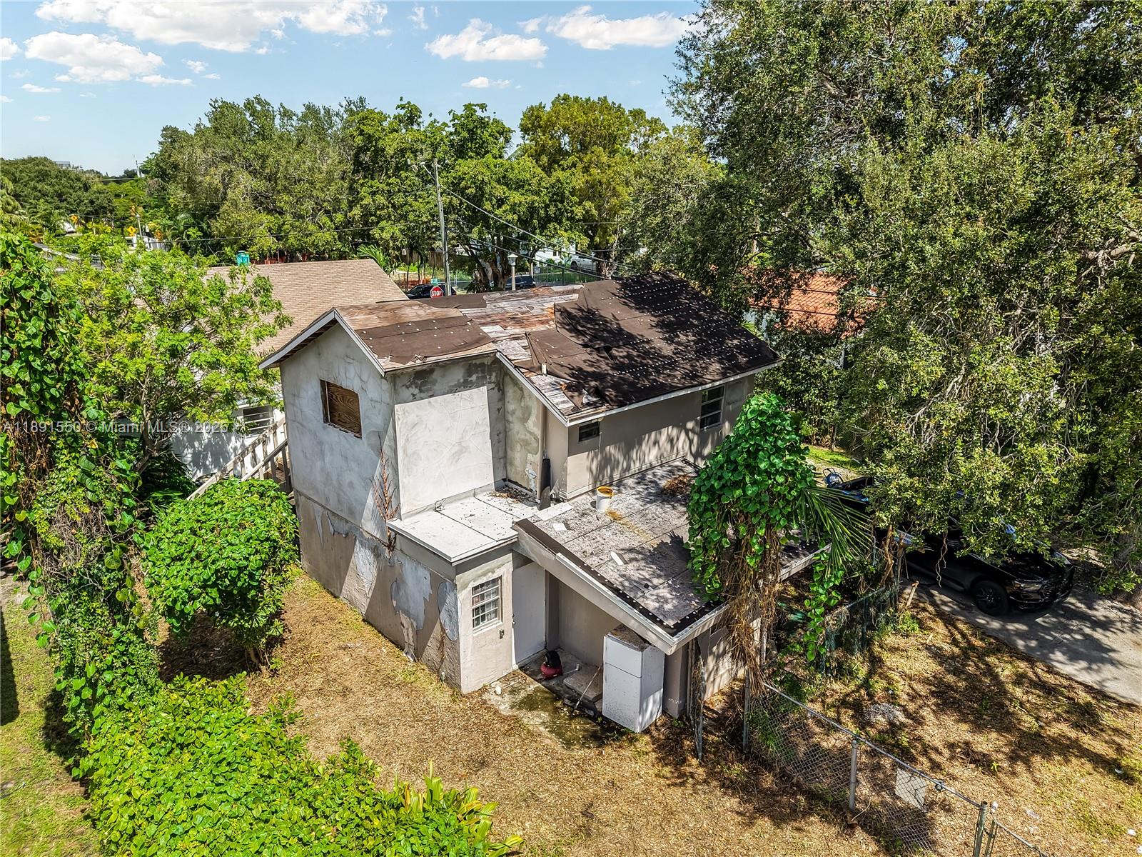 2100 SW 25th St Miami, FL 33133