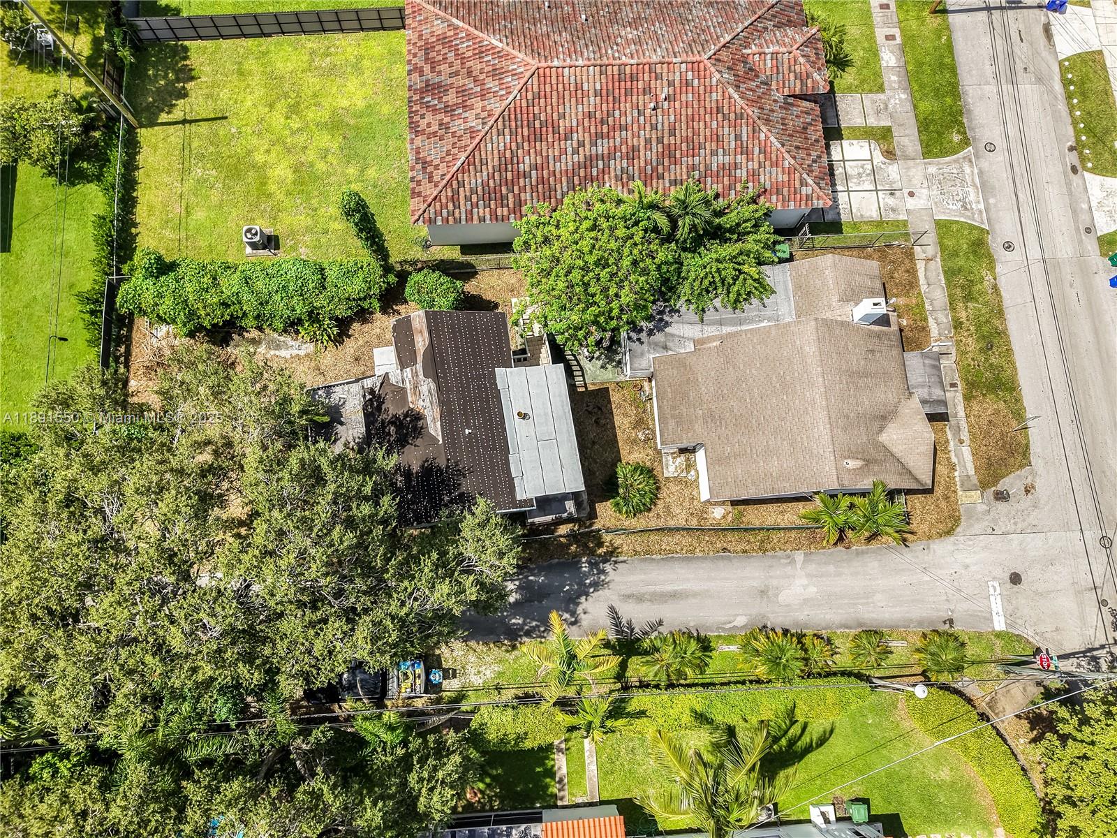 2100 SW 25th St Miami, FL 33133