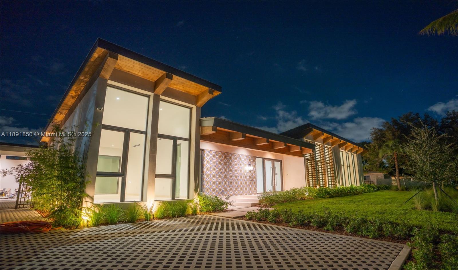 6716 San Vicente St Coral Gables, FL 33146