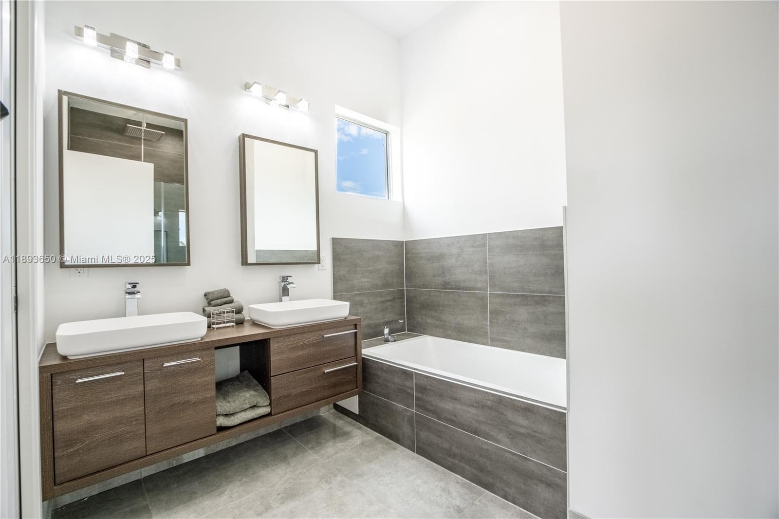 3461 SW 25th St #B Miami, FL 33133