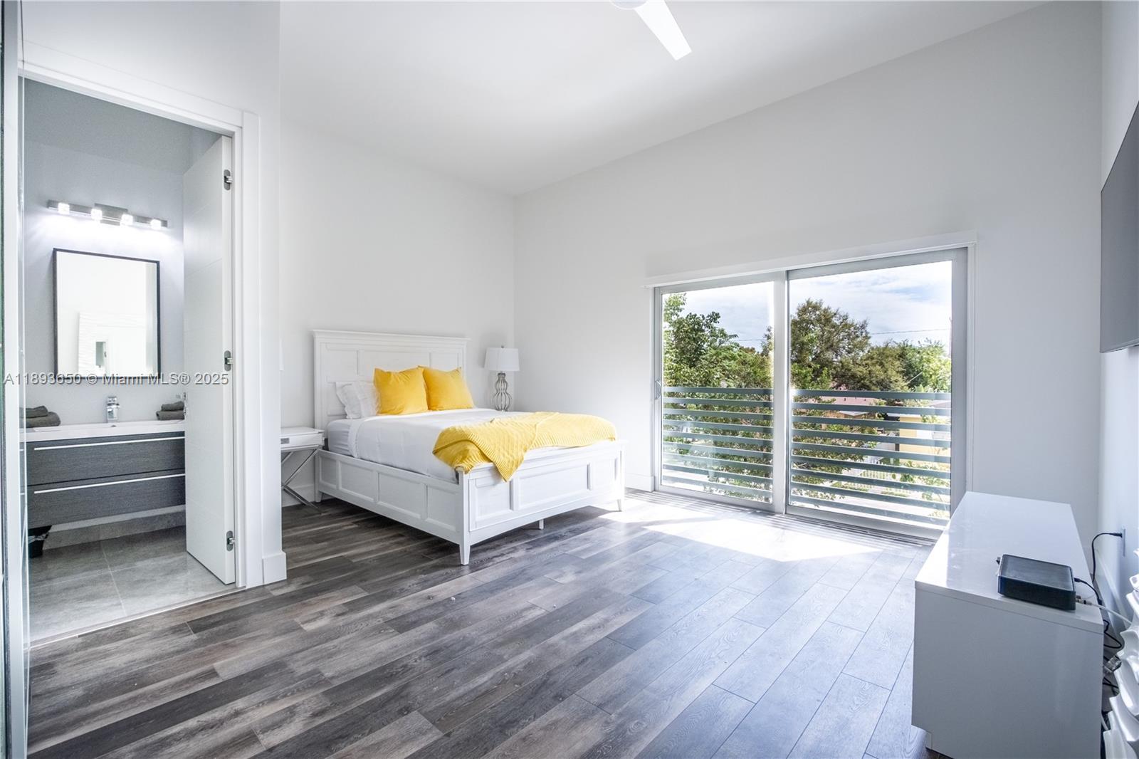 3461 SW 25th St #B Miami, FL 33133