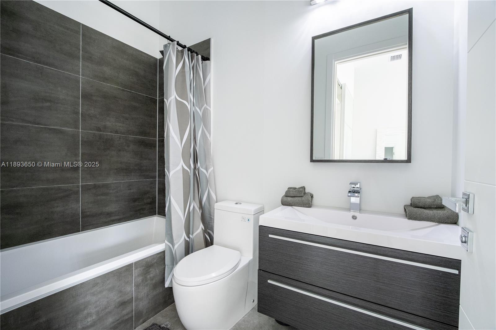 3461 SW 25th St #B Miami, FL 33133