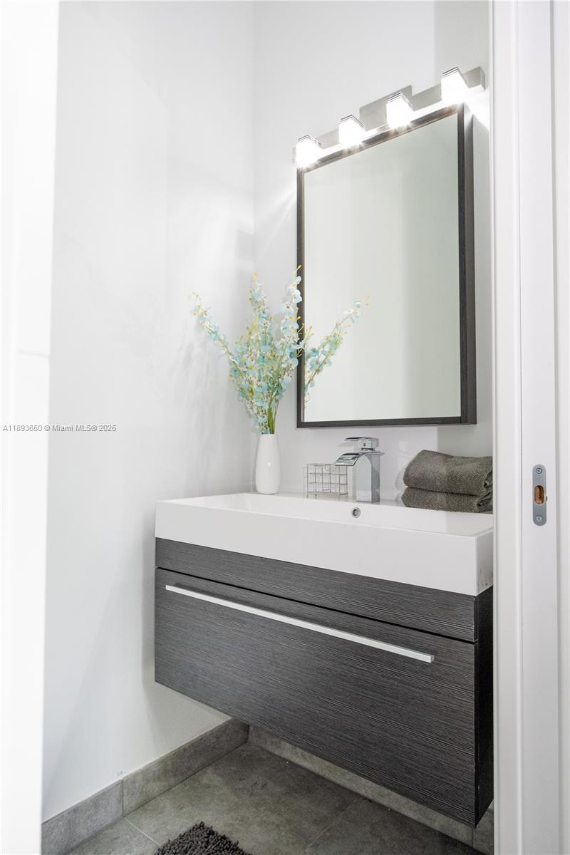 3461 SW 25th St #B Miami, FL 33133