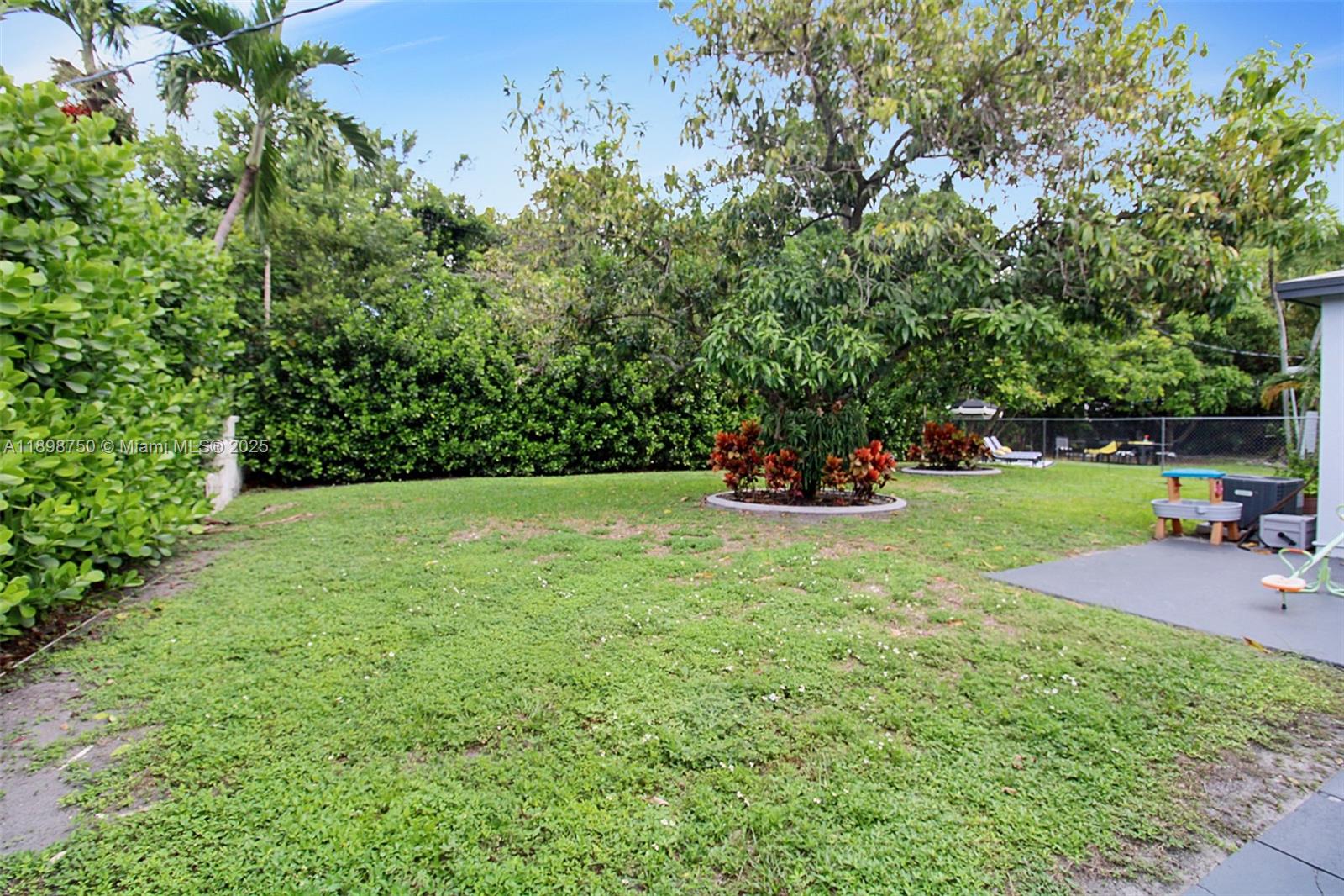 231 NE 43rd St Miami, FL 33137