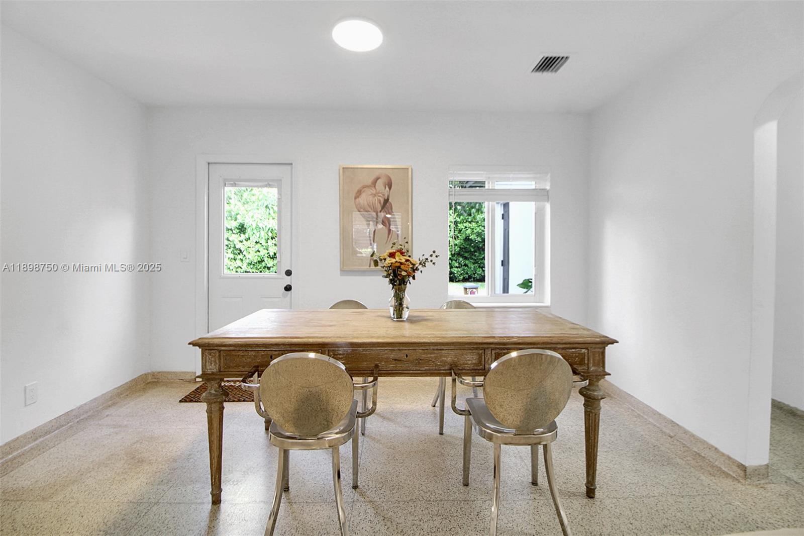 231 NE 43rd St Miami, FL 33137