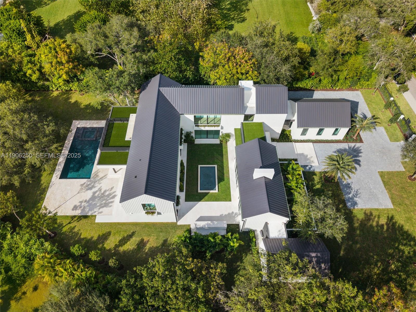 9400 SW 60th Ct Pinecrest, FL 33156