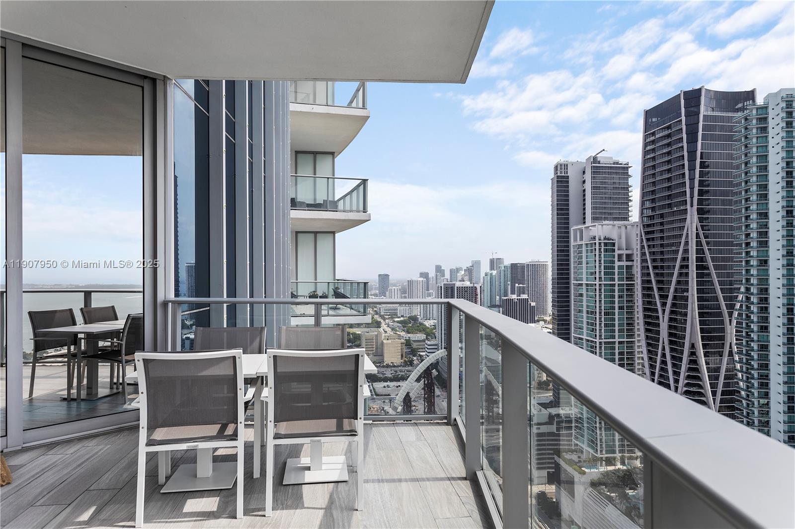 image Paramount Miami Worldcent10