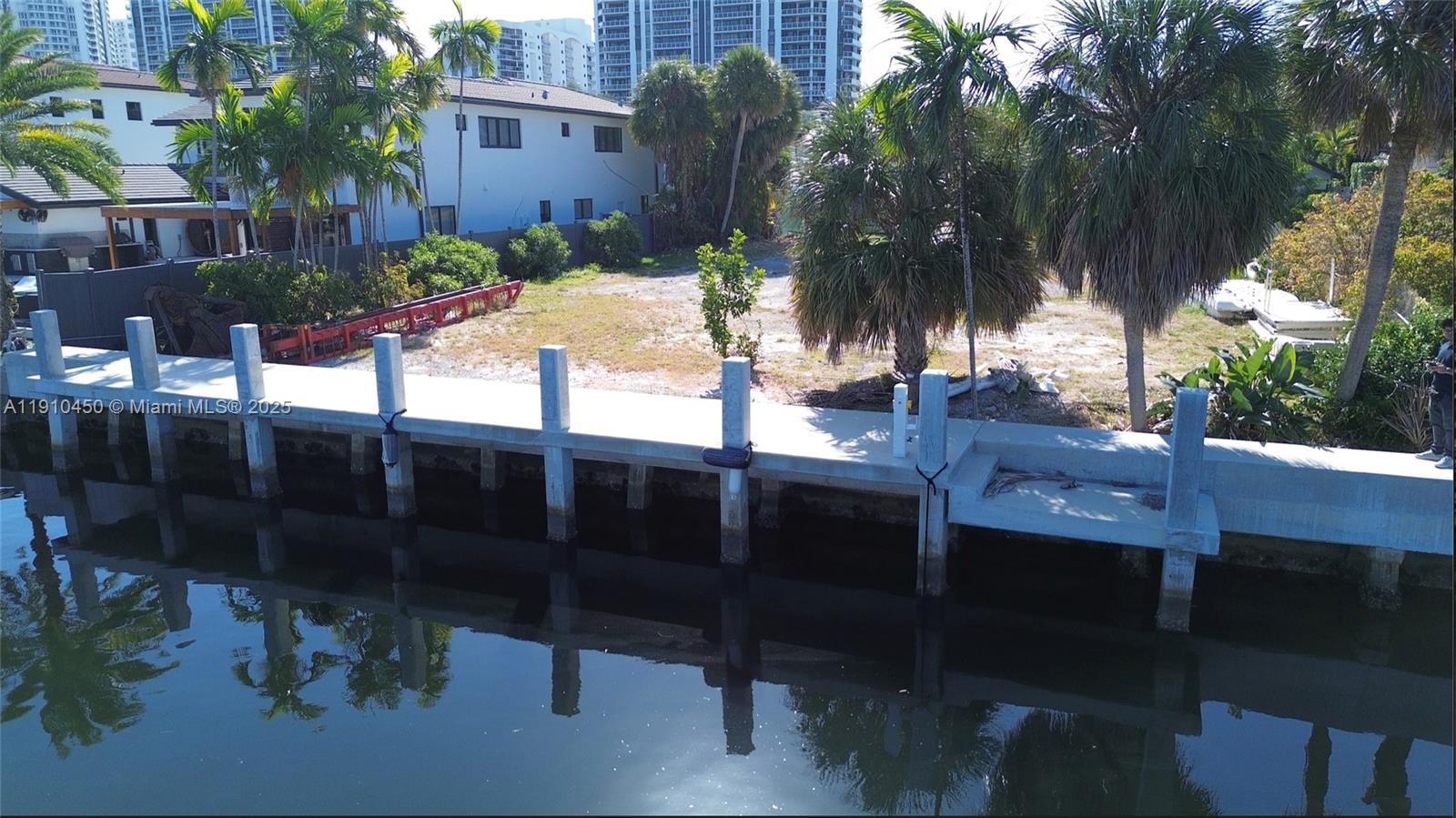 460 Holiday Dr Hallandale Beach, FL 33009