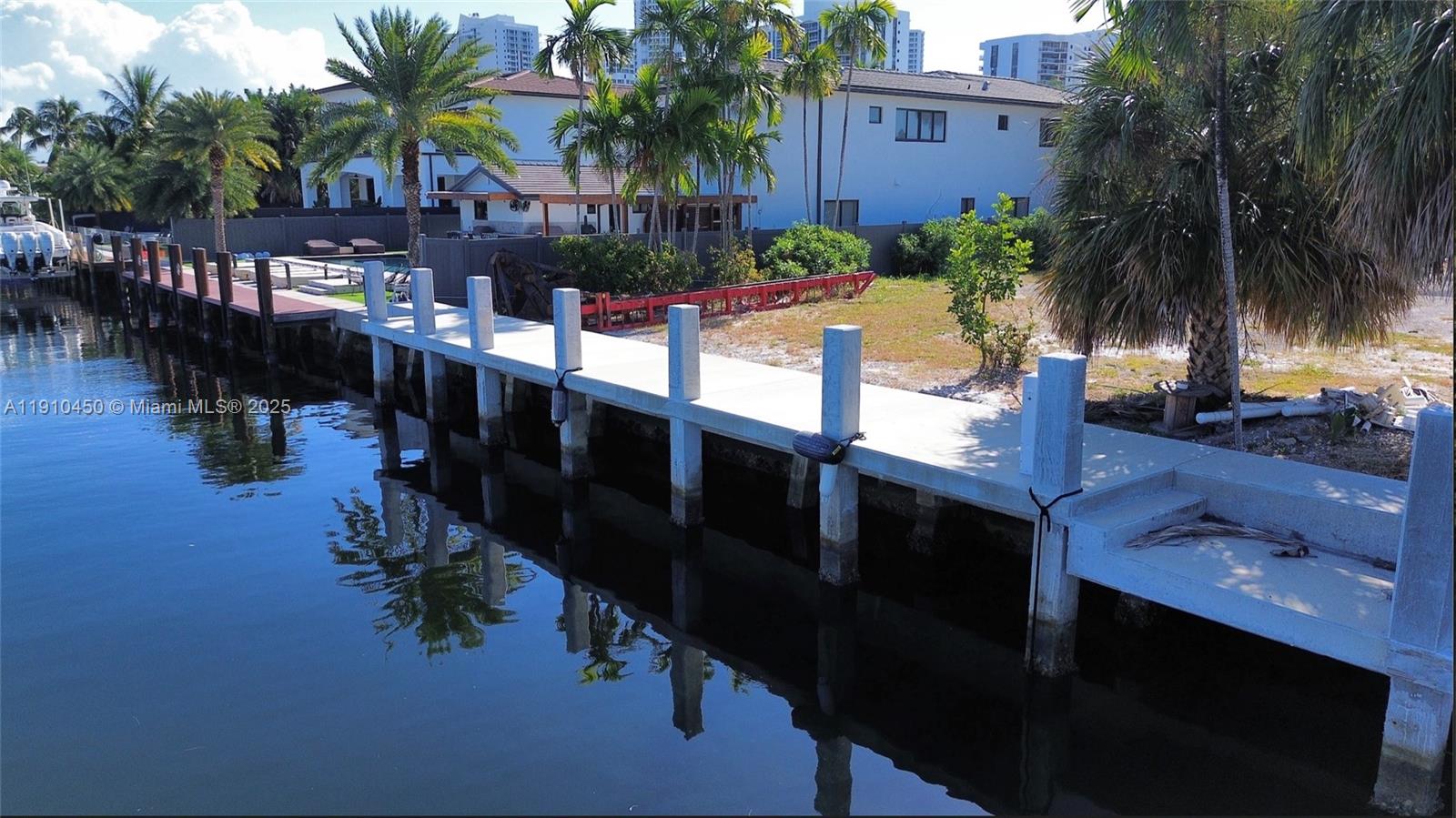 460 Holiday Dr Hallandale Beach, FL 33009