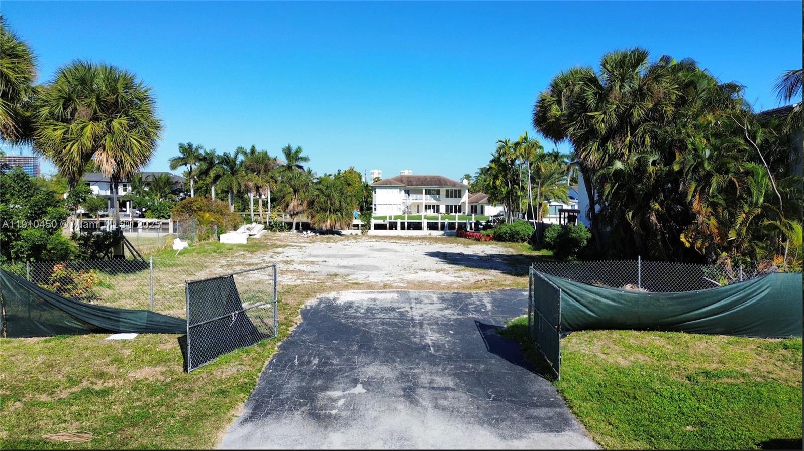 460 Holiday Dr Hallandale Beach, FL 33009