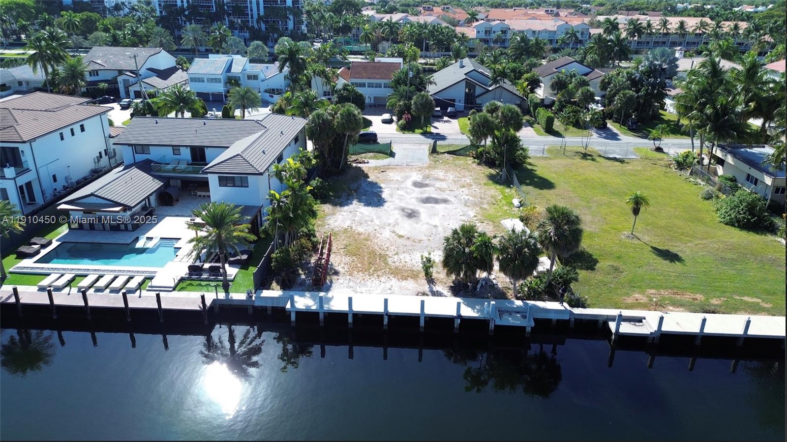 460 Holiday Dr Hallandale Beach, FL 33009