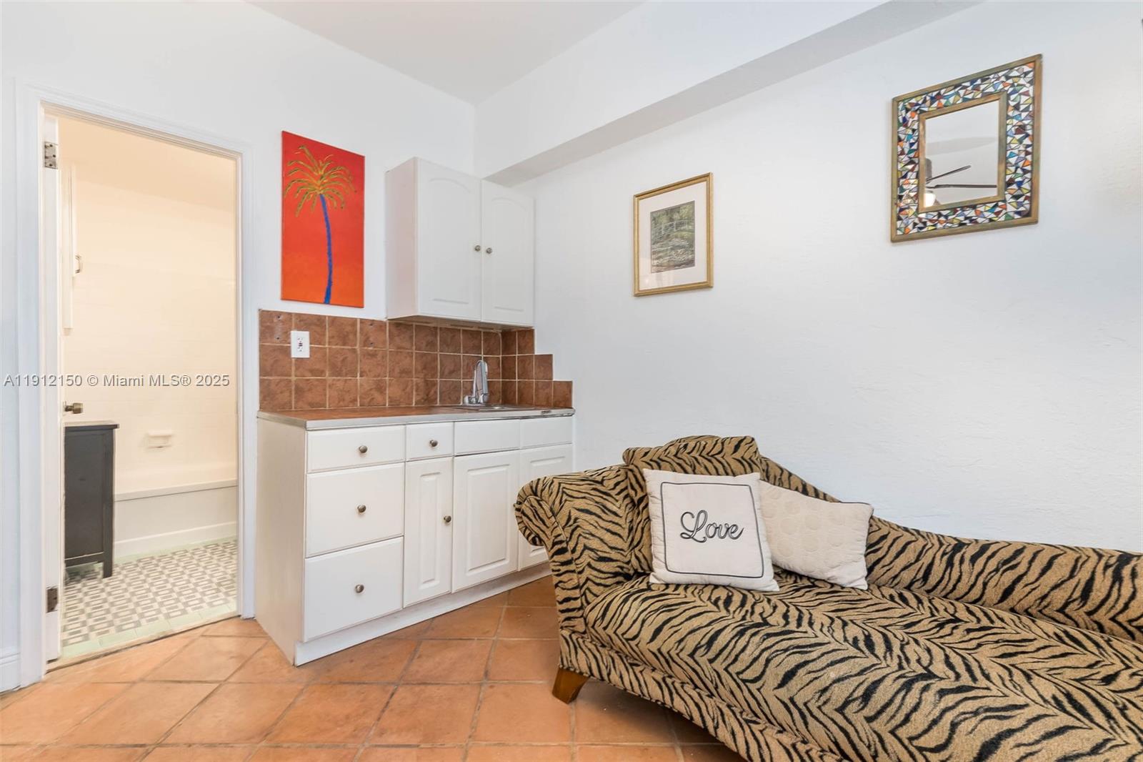 255 W 24th St #208 Miami Beach, FL 33140