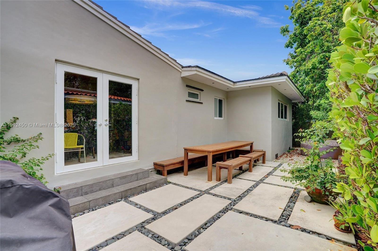 5620 Alhambra Cir Coral Gables, FL 33146