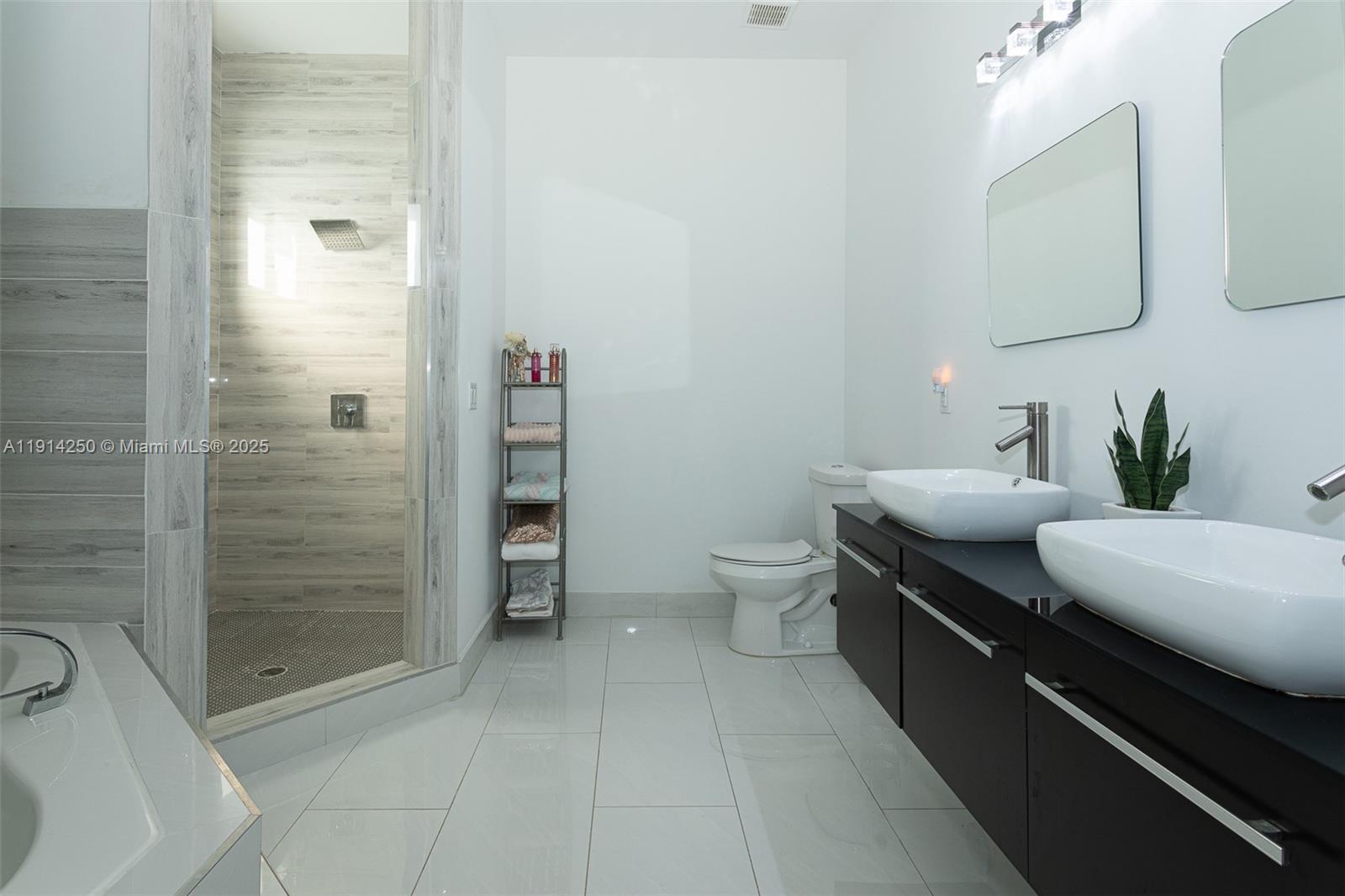 5712 SW 19th St West Park, FL 33023