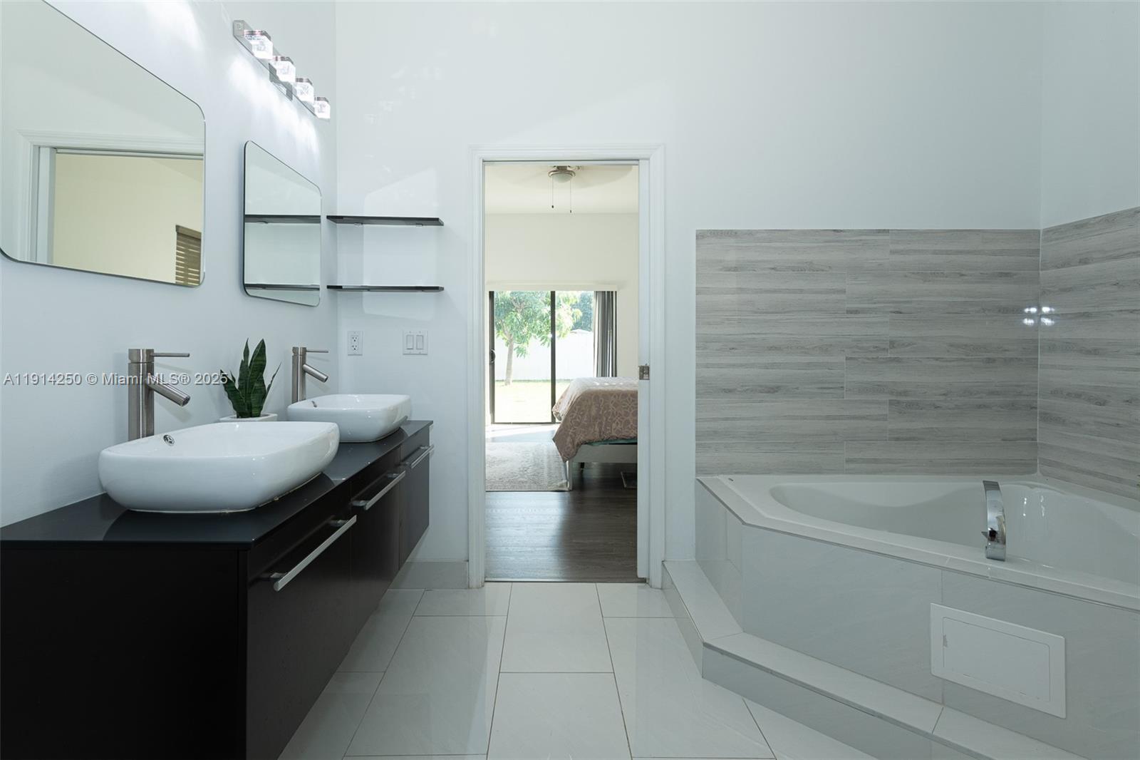 5712 SW 19th St West Park, FL 33023