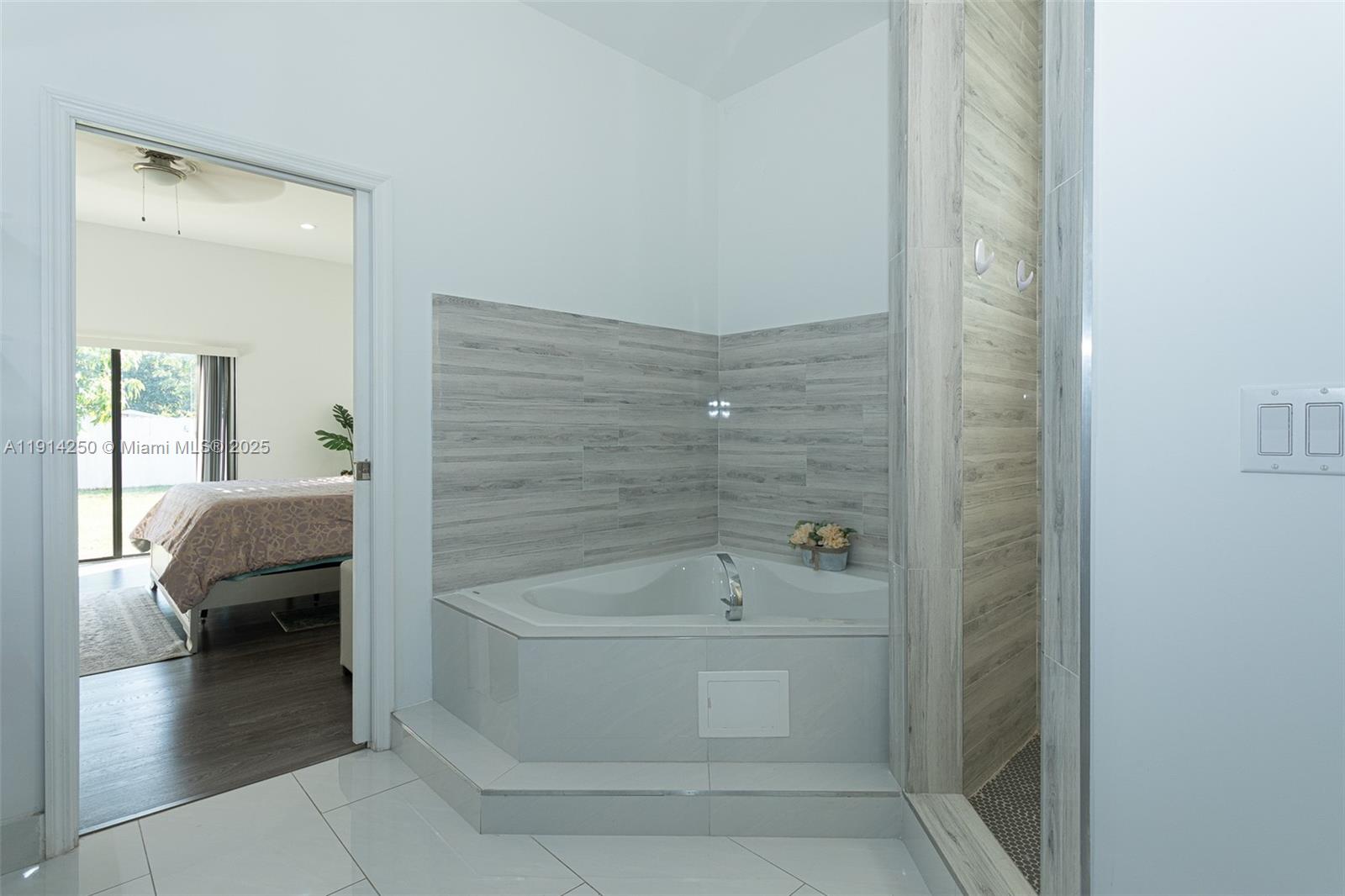 5712 SW 19th St West Park, FL 33023