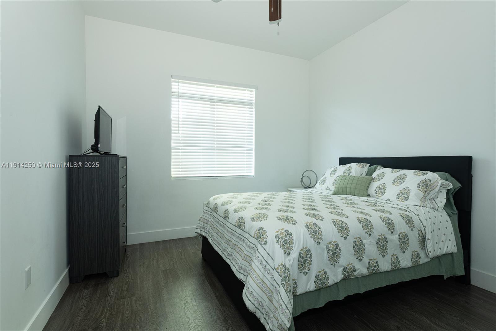 5712 SW 19th St West Park, FL 33023