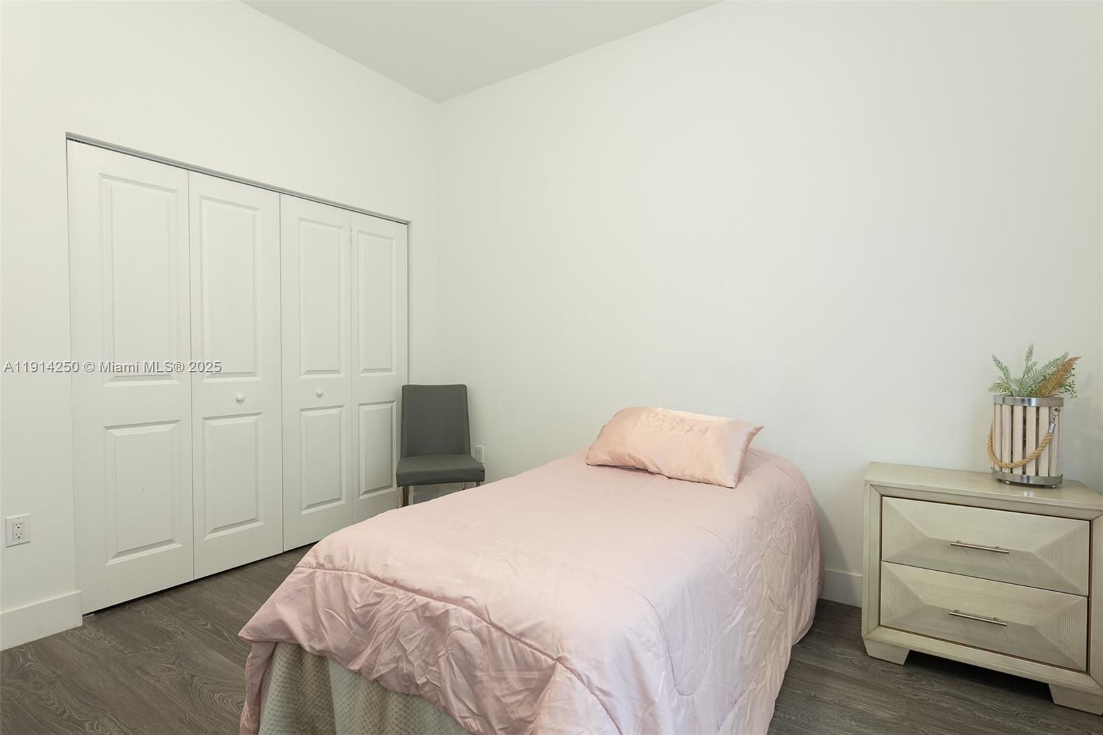 5712 SW 19th St West Park, FL 33023