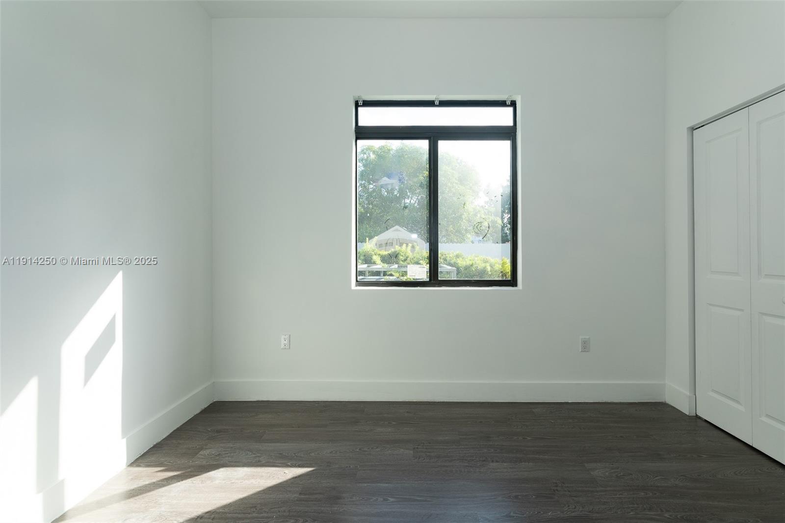 5712 SW 19th St West Park, FL 33023