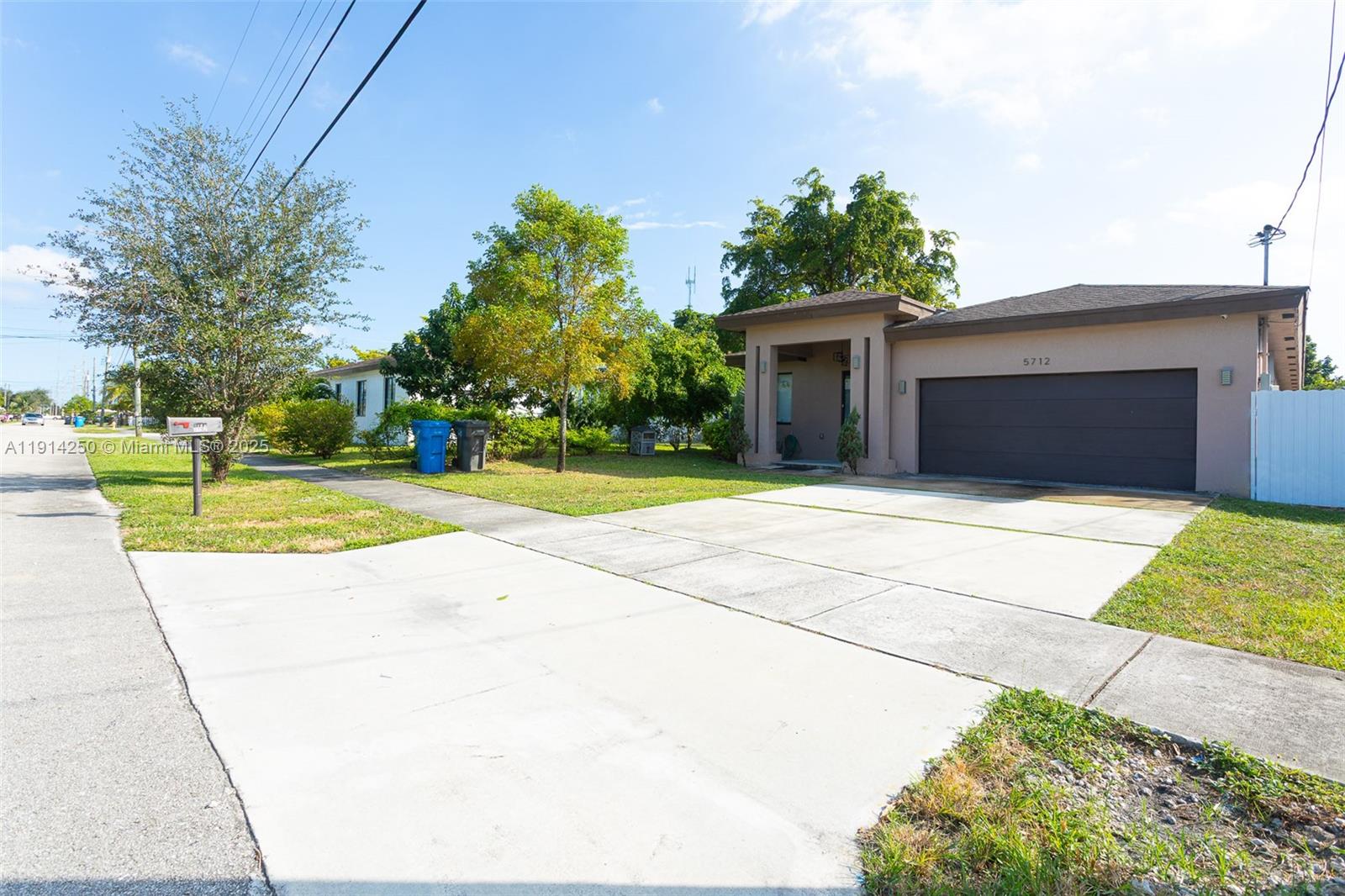 5712 SW 19th St West Park, FL 33023