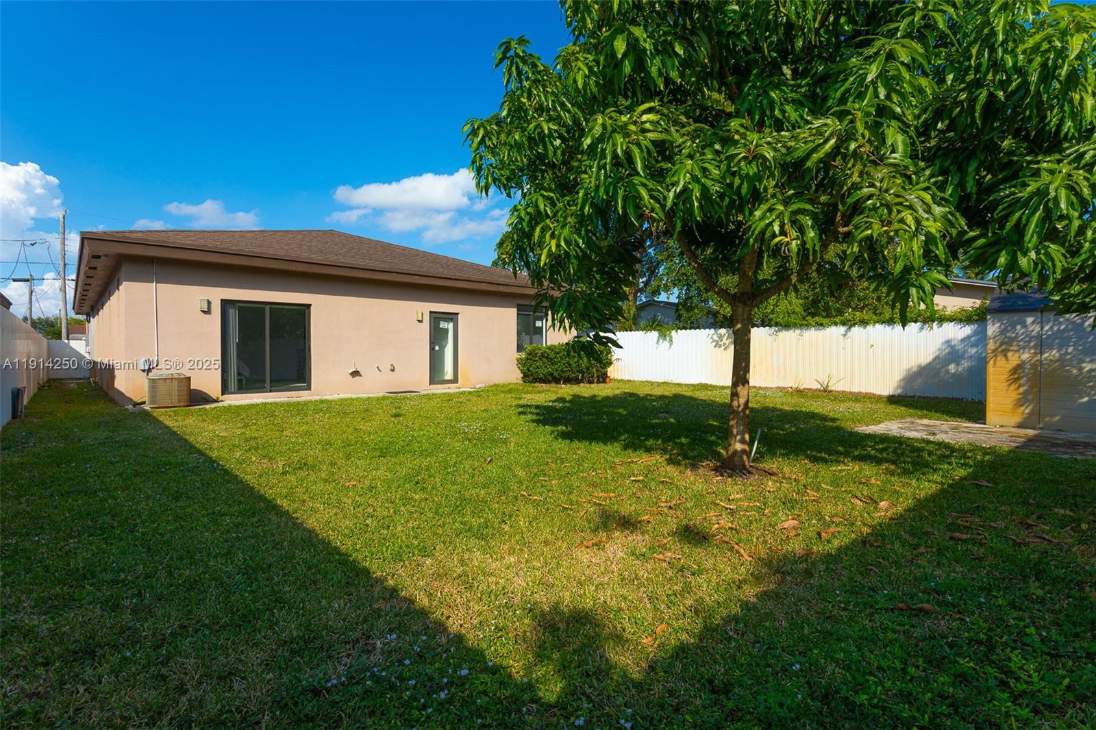 5712 SW 19th St West Park, FL 33023