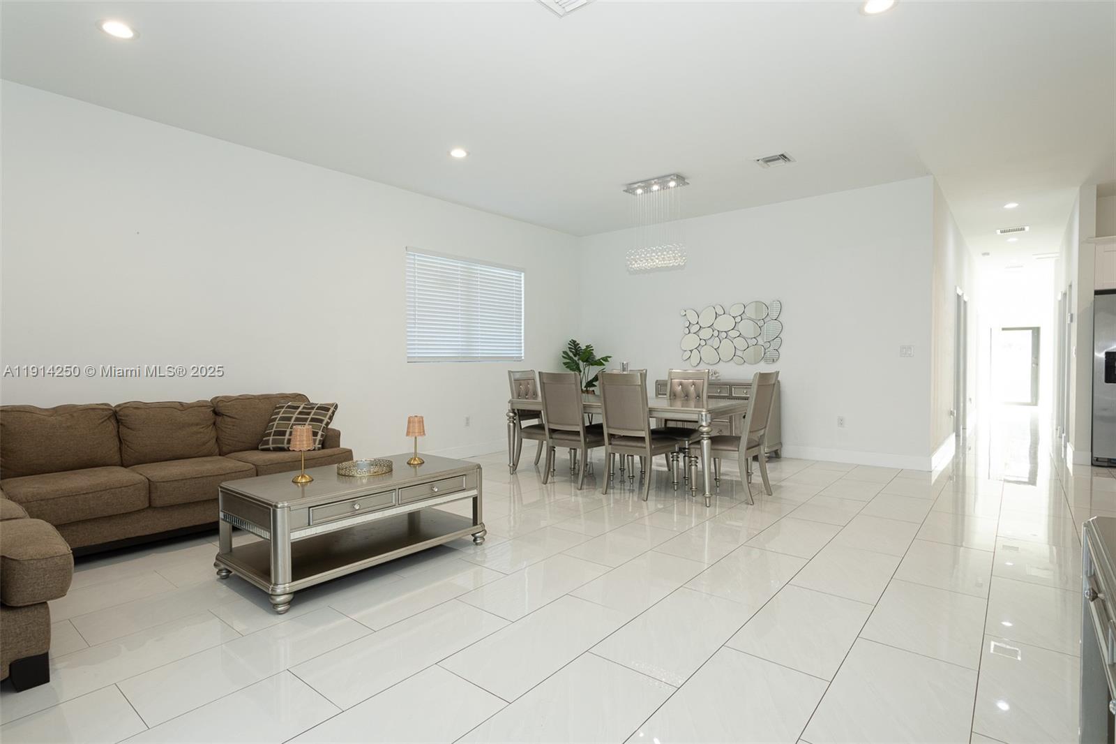 5712 SW 19th St West Park, FL 33023