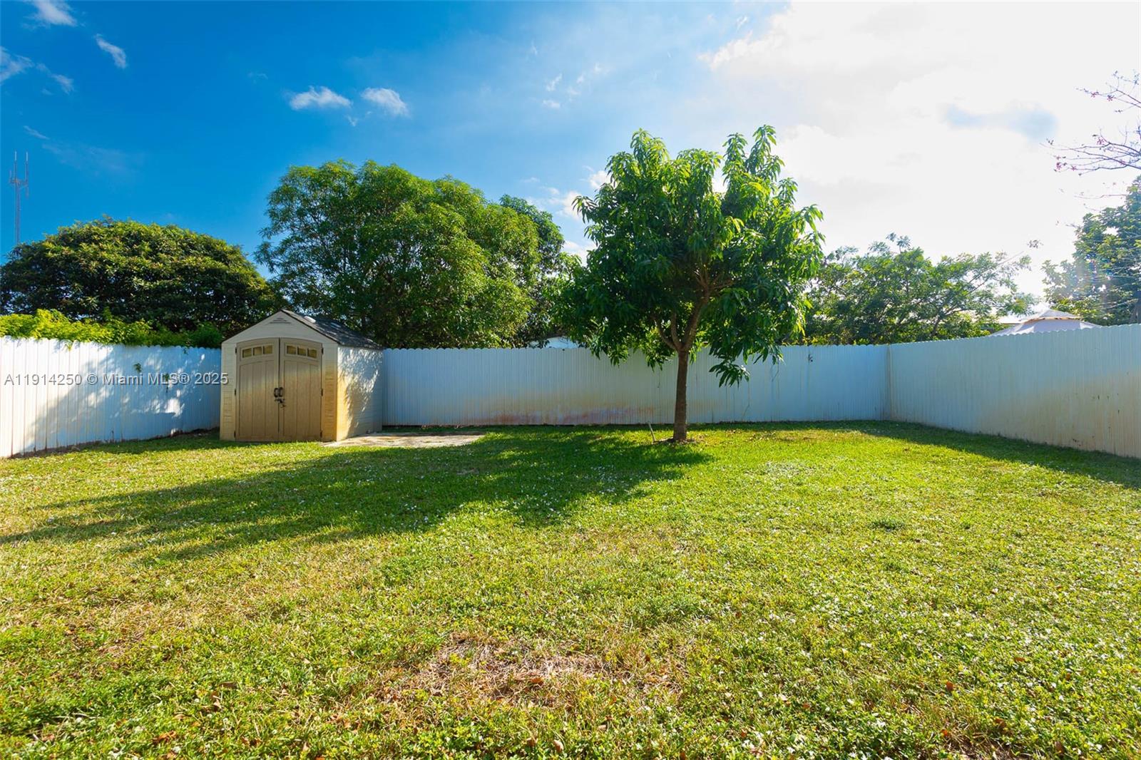 5712 SW 19th St West Park, FL 33023