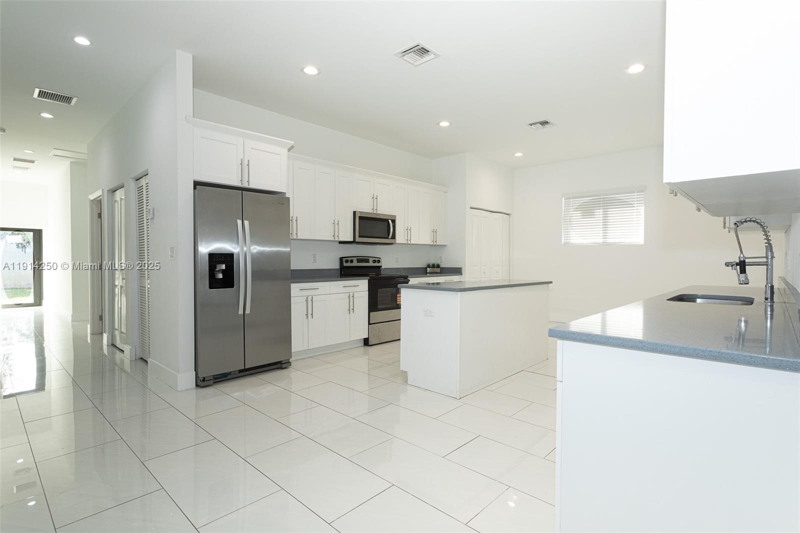 5712 SW 19th St West Park, FL 33023