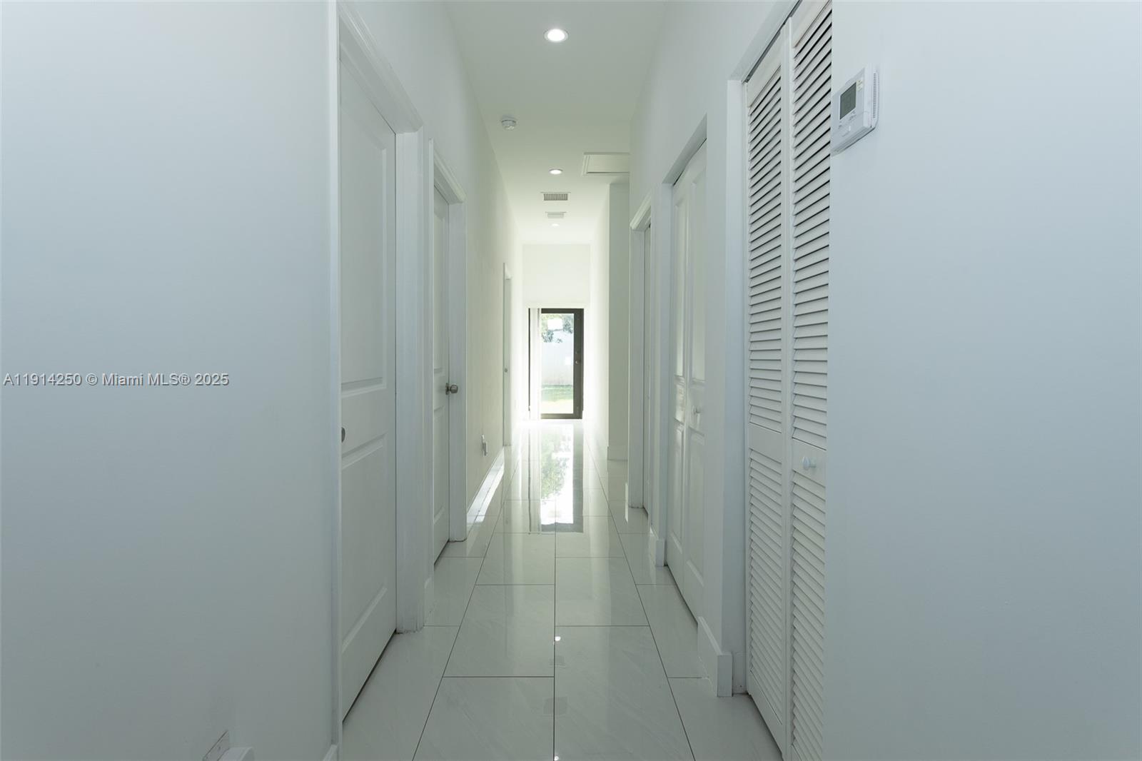 5712 SW 19th St West Park, FL 33023