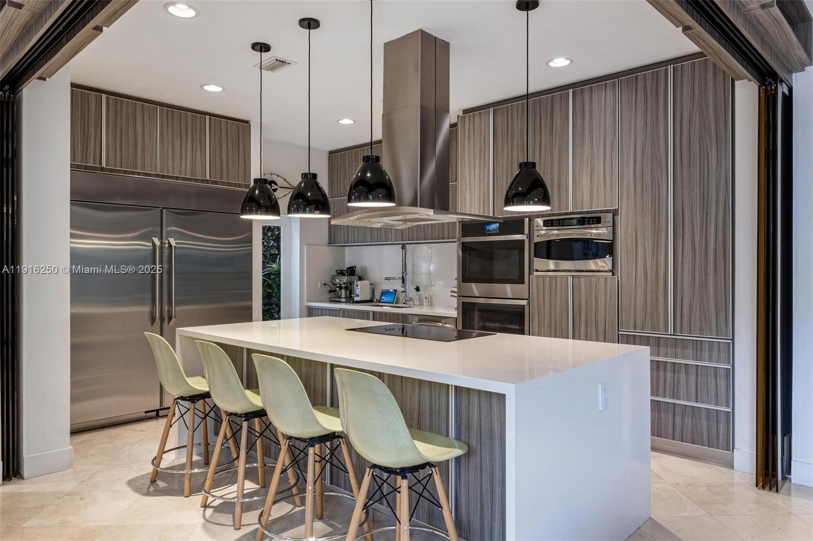 3965 194th Ln Sunny Isles Beach, FL 33160