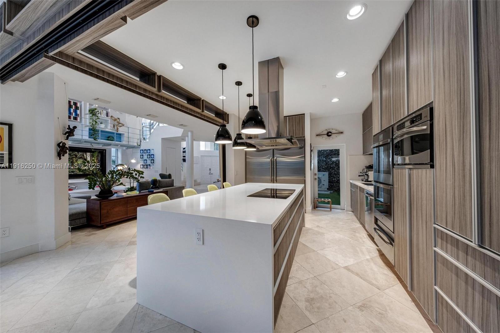 3965 194th Ln Sunny Isles Beach, FL 33160