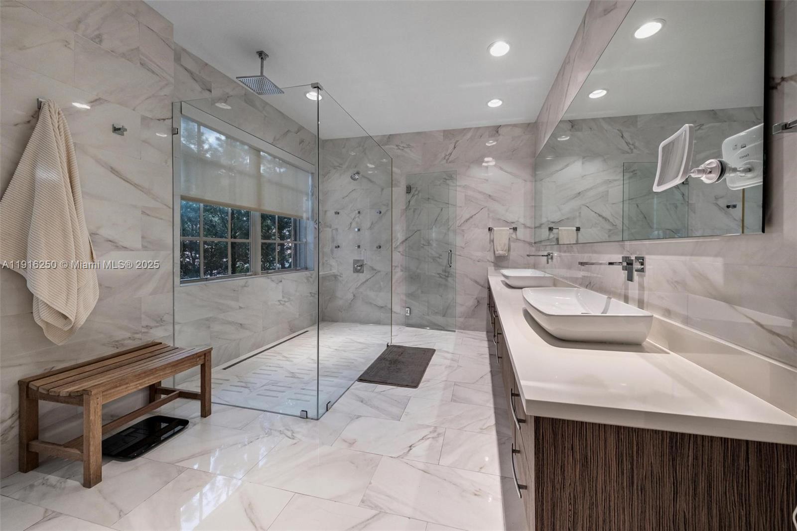 3965 194th Ln Sunny Isles Beach, FL 33160