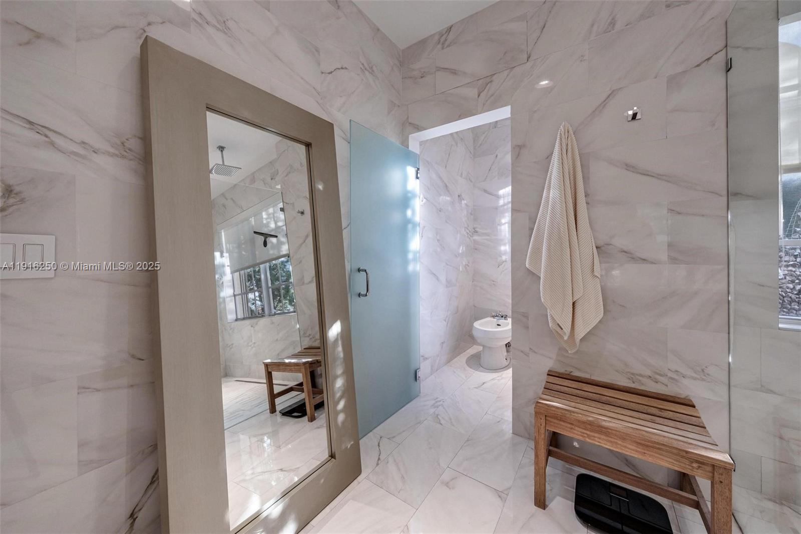 3965 194th Ln Sunny Isles Beach, FL 33160