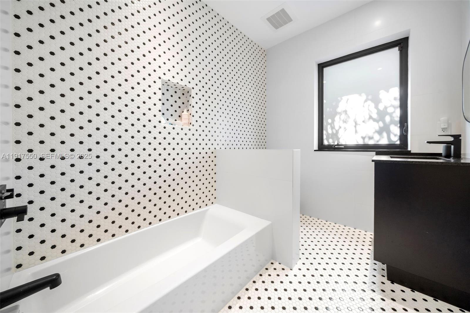 4485 N Jefferson Ave Miami Beach, FL 33140