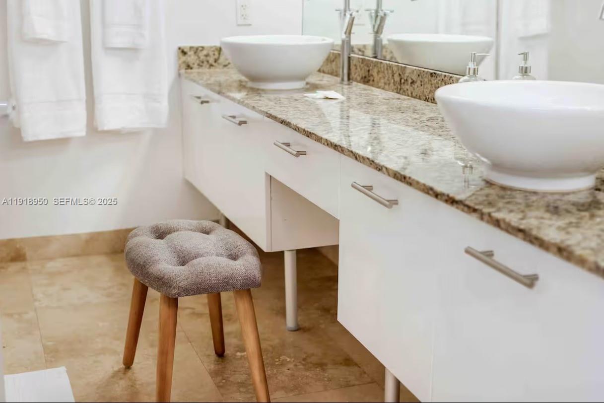 image Brickell on the River South22