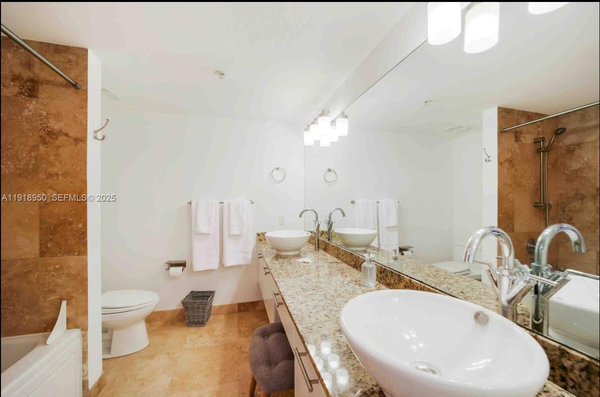 image Brickell on the River South23